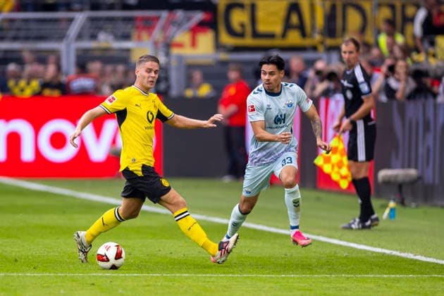 12.09.2026, Fussball, 3. Spieltag der 1. Fussball Bundesliga, Borussia Dortmund - SC Paderborn. v. l. Joey Veerman (Borussia Dortmund), Raphael Obermair (SC Paderborn 07). Dortmund Signal Iduna Park NRW Deutschland xRHR-FOTO DEx *** September 12, 2026, Soccer, Matchday 3 of the 1. Bundesliga, Borussia Dortmund vs. SC Paderborn: Joey Veerman (Borussia Dortmund), Raphael Obermair (SC Paderborn 07), Dortmund, Signal Iduna Park, North Rhine-Westphalia, Germany, xRHR, PHOTO DEx Copyright: DennisxEwert RHR-FOTOx RHR-FOTO DE