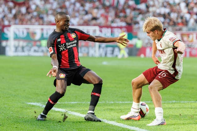 Hennes Behrens (16, FC Augsburg) und Moussa Diaby (19, Bayer 04 Leverkusen) beim Spiel zwischen FC Augsburg v Bayer 04 Leverkusen, Fussball, Herren, Bundesliga, 2026 2027, 3.Spieltag am 12.09.2026 in Augsburg, WWK ARENA. DFL and DFB regulations prohibit any use of photographs as image sequences and or quasi-video. Bayern Deutschland *** Hennes Behrens, 16, FC Augsburg, and Moussa Diaby, 19, Bayer 04 Leverkusen, during the match between FC Augsburg and Bayer 04 Leverkusen, Soccer, Men s, Bundesliga, 2026–2027, Matchday 3 on September 12, 2026, in Augsburg, WWK ARENA. DFL and DFB regulations prohibit any use of photographs as image sequences and or quasi-video. Bavaria, Germany