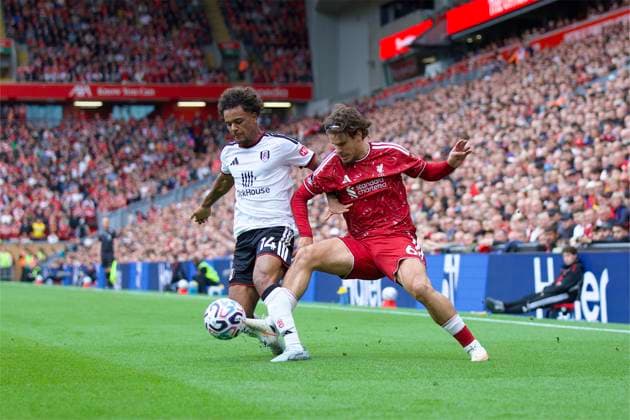 RECORD DATE NOT STATED Football - FA Premier League - Liverpool FC v Fulham FC LIVERPOOL, ENGLAND - Saturday, September 12, 2026: Liverpool s Milos Kerkez challenges Fulham s Oscar Bobb (R) during the FA Premier League match between Liverpool FC and Fulham FC at Anfield. (Photo by David Rawcliffe Propaganda) LIVERPOOL Anfield MERSEYSIDE ENGLAND  Copyright: xDavidxRawcliffex 2026-09-11-Liverpool_v_Fulham-047
