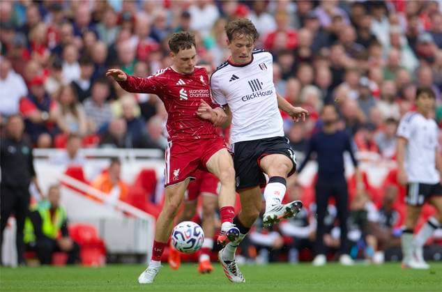 RECORD DATE NOT STATED Football - FA Premier League - Liverpool FC v Fulham FC LIVERPOOL, ENGLAND - Saturday, September 12, 2026: Liverpool s Florian Wirtz challenges Fulham s Sander Berge (R) during the FA Premier League match between Liverpool FC and Fulham FC at Anfield. (Photo by David Rawcliffe Propaganda) LIVERPOOL Anfield MERSEYSIDE ENGLAND  Copyright: xDavidxRawcliffex 2026-09-11-Liverpool_v_Fulham-049