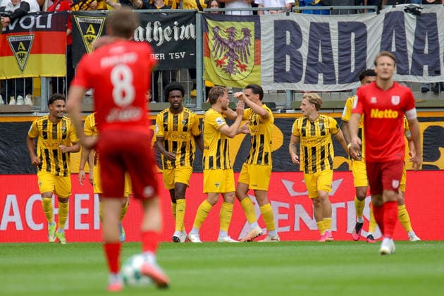 12.09.2026, xsefx, Fußball, Alemannia Aachen SSV Jahn Regensburg, 3.Liga, Südstation, 5. Spieltag, Saison 2026 2027: Jubel der Fans im Tivoli nach dem 2:0 gegen den SSV Jahn Regensburg DFB regulations prohibit any use of photographs as image sequences and or quasi-video. Nordrhein-Westfalen Deutschland
