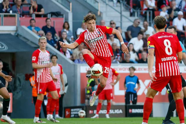 Philipp Treu (SC Freiburg, 29) am Ball , Deutschland, Fussball, 1. Bundesliga, 3.Spieltag, 2026 2027, SC Freiburg vs. Borussia Mönchengladbach, 12.09.2026, Freiburg im Breisgau Europa-Park Stadion Deutschland *** Philipp Treu, SC Freiburg, 29 on the ball, Germany, soccer, Bundesliga 1, Matchday 3, 2026–2027, SC Freiburg vs. Borussia Mönchengladbach, September 12, 2026, Freiburg im Breisgau, Europa-Park Stadium, Germany Copyright: xGrantxHubbsx
