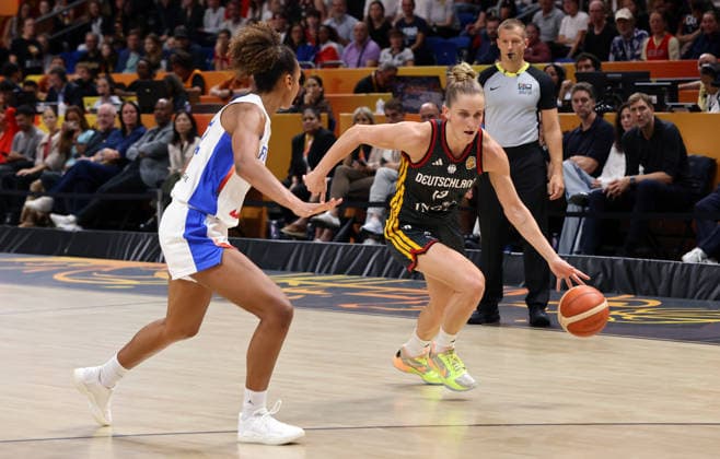 Marieme Badiane, Leonie Fiebich on the ball, one-on-one, game action, sports, basketball, FIBA World Cup, Women s World Championship, World Cup, semifinals, 2026–2027 season, December 9, 2026, France (FRA) vs. DBB Germany (GER)