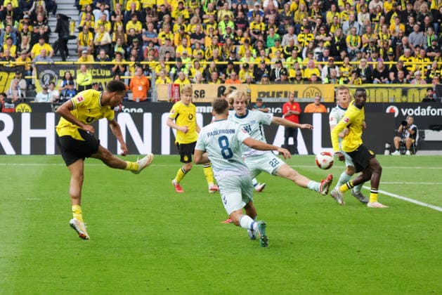 12.09.2026, xgrfx, Fussball 1.Bundesliga, Borussia Dortmund - SC Paderborn 07 v.l. Tor, Felix Nmecha zum 2:0 (Borussia Dortmund) (DFL DFB REGULATIONS PROHIBIT ANY USE OF PHOTOGRAPHS as IMAGE SEQUENCES and or QUASI-VIDEO) Dortmund *** September 12, 2026, xgrfx, Soccer, Bundesliga 1, Borussia Dortmund vs. SC Paderborn 07, goal, Felix Nmecha makes it 2–0 for Borussia Dortmund. DFL and DFB regulations prohibit any use of photographs as image sequences and or quasi-video. Dortmund