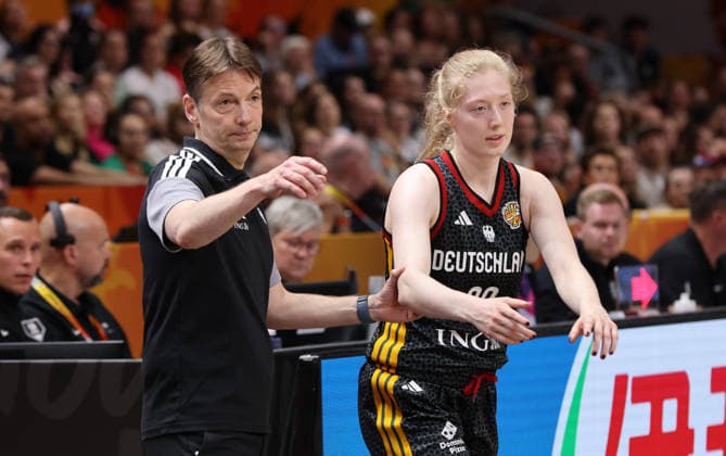 National Team Coach Olaf Lange, Frieda Bühner, Upper Body Workout, Sports, Basketball, FIBA World Cup, Women s World Championship, World Championship, Semifinals, 2026–2027 Season, December 9, 2026, France (FRA) vs. DBB Germany (GER)