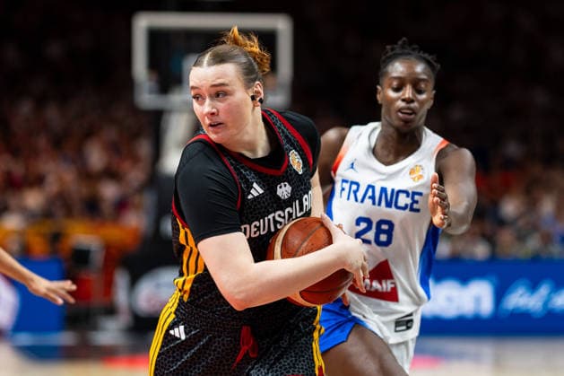 Lina Sontag (Germany), 24, dribbling; Migna Toure (France), 28; GER, France vs. Germany, Basketball, 2026 FIBA Women s World Cup, Semifinals, September 12, 2026, GER, France vs. Germany, Basketball, 2026 FIBA Women’s World Cup, Semifinals, September 12, 2026, Berlin Copyright: xEibner-Pressefoto MaxxVincenx EP_MVN