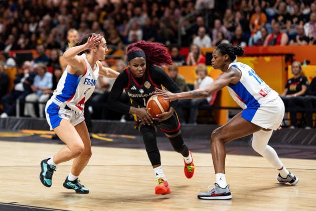 Alexis Peterson (Germany), No. 01 dribbling, Carla Leite (France), No. 00, Valeriane Ayayi (France), No. 11, GER, France vs. Germany, Basketball, 2026 FIBA Women s World Cup, Semifinals, September 12, 2026 GER, France vs. Germany, Basketball, 2026 FIBA Women’s World Cup, Semifinals, September 12, 2026 Berlin Copyright: xEibner-Pressefoto MaxxVincenx EP_MVN