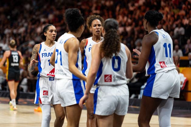 French team during a huddle, Gabby Williams (France), 15, Leila Lacan (France), 71, Marieme Badiane (France), 22, Carla Leite (France), 00, Valeriane Ayayi (France), 11, GER, France vs. Germany, Basketball, 2026 FIBA Women’s World Cup, Semifinals, September 12, 2026 GER, France vs. Germany, Basketball, 2026 FIBA Women’s World Cup, Semifinals, September 12, 2026 Berlin Copyright: xEibner-Pressefoto MaxxVincenx EP_MVN