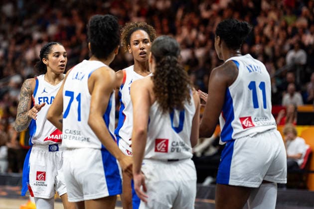 French team during a huddle, Gabby Williams (France), 15, Leila Lacan (France), 71, Marieme Badiane (France), 22, Carla Leite (France), 00, Valeriane Ayayi (France), 11, GER, France vs. Germany, Basketball, 2026 FIBA Women’s World Cup, Semifinals, September 12, 2026 GER, France vs. Germany, Basketball, 2026 FIBA Women’s World Cup, Semifinals, September 12, 2026 Berlin Copyright: xEibner-Pressefoto MaxxVincenx EP_MVN