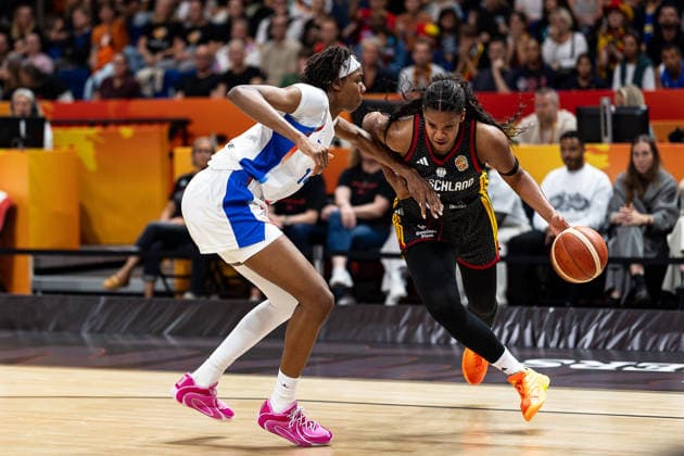 Nyara Sabally (Germany), No. 8, dribbling past Dominique Malonga (France), No. 14, GER, France vs. Germany, Basketball, 2026 FIBA Women s World Cup, Semifinals, September 12, 2026, GER, France vs. Germany, Basketball, FIBA Women’s World Cup 2026, Semifinals, September 12, 2026, Berlin Copyright: xEibner-Pressefoto MaxxVincenx EP_MVN