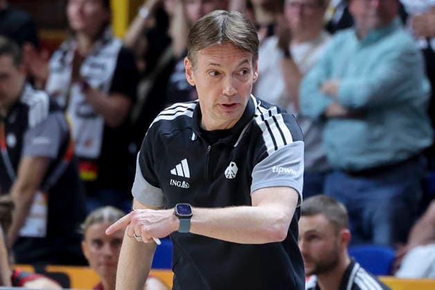 German national team coach Olaf Lange gestures during the FIBA Women s Basketball World Cup Germany 2026 semifinal match between France and Germany at the Berlin Arena on September 12, 2026, in Berlin, Germany. Photo by Marco Steinbrenner, DeFodi Images