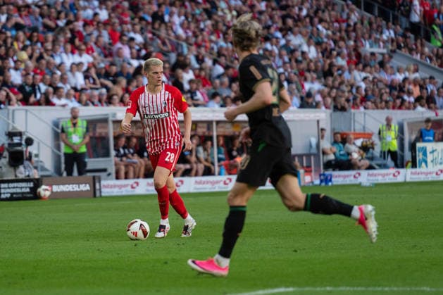 12.09.2026, xjyhynx, Fussball 1.Bundesliga, SC Freiburg - Borussia Mönchengladbach v.l., Matthias Ginter (28, SC Freiburg) im Dribbling (DFL DFB REGULATIONS PROHIBIT ANY USE OF PHOTOGRAPHS as IMAGE SEQUENCES and or QUASI-VIDEO) Freiburg *** September 12, 2026, xjyhynx, Soccer 1. Bundesliga, SC Freiburg vs. Borussia Mönchengladbach, Matthias Ginter 28, SC Freiburg dribbling. DFL and DFB regulations prohibit any use of photographs as image sequences and or quasi-video. Freiburg