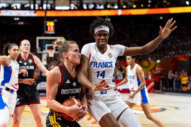 Leonie Fiebich (Germany), 13, in a one-on-one matchup with Dominique Malonga (France), 14, GER, France vs. Germany, Basketball, 2026 FIBA Women’s World Cup, Semifinal, September 12, 2026, GER, France vs. Germany, Basketball, 2026 FIBA Women’s World Cup, Semifinal, September 12, 2026, Berlin Copyright: xEibner-Pressefoto MaxxVincenx EP_MVN
