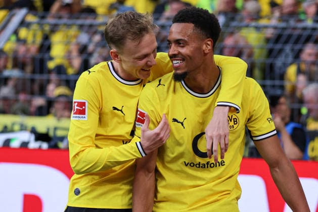 Dortmund, Deutschland: 12.09.2026 - 1. Bundesliga 2026 27 - 3. Spieltag - Borussia Dortmund vs. SC Paderborn Im Bild: v.li. der Zweite Torschütze Felix Nmecha (BVB) macht das Tor zum 2:0 für Dortmund und jubelt mit Maximilian Beier (BVB) (DFL DFB REGULATIONS PROHIBIT ANY USE OF PHOTOGRAPHS as IMAGE SEQUENCES and or QUASI-VIDEO) *** *** Dortmund, Germany, September 12, 2026, Bundesliga 1, 2026–27, Matchday 3: Borussia Dortmund vs. SC Paderborn. Pictured, from left: the second goal scorer, Felix Nmecha (BVB), scores the 2–0 goal for Dortmund and celebrates with Maximilian Beier (BVB). DFL, DFB REGULATIONS PROHIBIT ANY USE OF PHOTOGRAPHS AS IMAGE SEQUENCES AND OR QUASI-VIDEO *** Copyright: HMBxMedia MadeleinexFantini