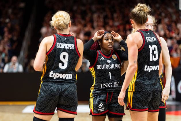 German team during a huddle, Emma Eichmeyer (Germany), 09, Alexis Peterson (Germany), 01, Leonie Fiebich (Germany), 13, Frieda Buehner (Germany), 20, GER, France vs. Germany, Basketball, 2026 FIBA Women s World Cup, Semifinal, September 12, 2026 GER, France vs. Germany, Basketball, 2026 FIBA Women’s World Cup, Semifinal, September 12, 2026 Berlin Copyright: xEibner-Pressefoto MaxxVincenx EP_MVN