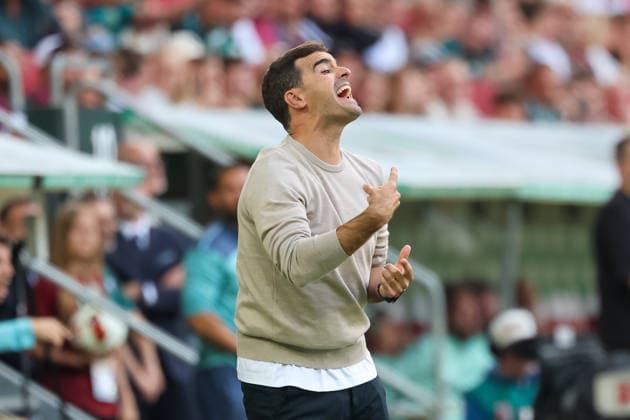 Carles Martinez (Bayer 04 Leverkusen, Chef-Trainer) gestikuliert, Gesten, Gestik, GER, FC Augsburg vs. Bayer 04 Leverkusen, Fussball, Bundesliga, 3. Spieltag, Saison 2026 2027, 12.09.2026, DFL DFB REGULATIONS PROHIBIT ANY USE OF PHOTOGRAPHS as IMAGE SEQUENCES and or QUASI-VIDEO, GER, FC Augsburg vs. Bayer 04 Leverkusen, Fussball, Bundesliga, 3. Spieltag, Saison 2026 2027, 12.09.2026 Augsburg *** Carles Martinez, head coach of Bayer 04 Leverkusen, gesturing; gestures; GER; FC Augsburg vs. Bayer 04 Leverkusen; soccer; Bundesliga; Matchday 3; 2026–2027 season; September 12, 2026; DFL and DFB regulations prohibit any use of photographs as image sequences and or quasi-video, GER, FC Augsburg vs. Bayer 04 Leverkusen, soccer, Bundesliga, Matchday 3, 2026–2027 season, September 12, 2026, Augsburg Copyright: xEibner-Pressefoto JennixMaulx EP_JML