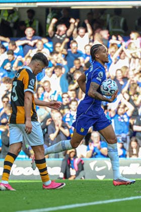 LONDON, ENGLAND, Saturday 12th September 2026: Jao Pedro of Chelsea scores the second goal making the score 2-2 during the Premier League Fixture between Chelsea and Hull City at Stamford Bridge in London, England. (Photo by Alex Ferrelly Sports Press Photo)  Copyright: xAlexxFerrelly SportsxPressxPhotox Sportspressphoto_SPR228685