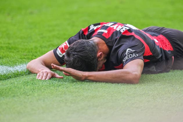 Lucas Vazquez (Bayer 04 Leverkusen, 17) liegt am Boden nach dem Spiel, GER, FC Augsburg vs. Bayer 04 Leverkusen, Fussball, Bundesliga, 3. Spieltag, Saison 2026 2027, 12.09.2026, DFL DFB REGULATIONS PROHIBIT ANY USE OF PHOTOGRAPHS as IMAGE SEQUENCES and or QUASI-VIDEO, GER, FC Augsburg vs. Bayer 04 Leverkusen, Fussball, Bundesliga, 3. Spieltag, Saison 2026 2027, 12.09.2026 Augsburg *** Lucas Vázquez of Bayer 04 Leverkusen, 17, lies on the ground after the game, GER, FC Augsburg vs. Bayer 04 Leverkusen, Soccer, Bundesliga, Matchday 3, 2026–2027 Season, September 12, 2026, DFL and DFB regulations prohibit any use of photographs as image sequences and or quasi-video, GER, FC Augsburg vs. Bayer 04 Leverkusen, soccer, Bundesliga, Matchday 3, 2026–2027 season, September 12, 2026, Augsburg Copyright: xEibner-Pressefoto JennixMaulx EP_JML