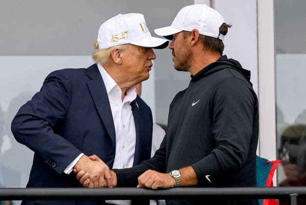 2026 Amgen Irish Open - Third Round, Trump International Golf Links, Doonbeg 12 9 2026 President of the United States of America Donald Trump shakes hands with Brooks Koepka while watching over the eighteenth green Donald Trump shakes hands with Brooks Koepka while watching over the eighteenth green 12 9 2026  Copyright: xx BB3_5777