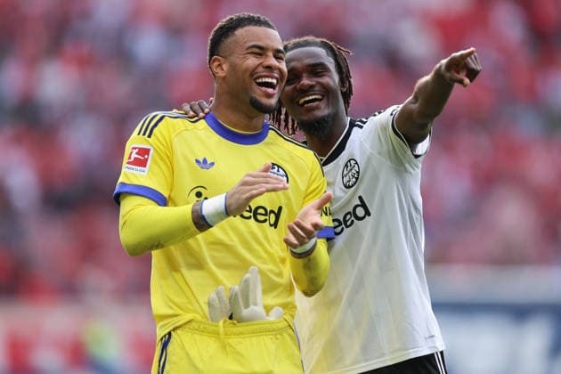 12.09.2026, Fussball Bundesliga, 1. FSV Mainz 05 - Eintracht Frankfurt, v.l., Torwart Noah Atubolu (Eintracht Frankfurt), Lilian Brassier (Eintracht Frankfurt) feiern mit den Fans, celebrate with the fans DFL DFB REGULATIONS PROHIBIT ANY USE OF PHOTOGRAPHS AS IMAGE SEQUENCES AND OR QUASI-VIDEO. xdcx *** September 12, 2026, Bundesliga Soccer, 1 FSV Mainz 05 vs. Eintracht Frankfurt, from left, goalkeeper Noah Atubolu of Eintracht Frankfurt, Lilian Brassier of Eintracht Frankfurt celebrating with the fans. DFL and DFB regulations prohibit any use of photographs as image sequences and or quasi-video. xdcx Copyright: HMBxMedia Claus