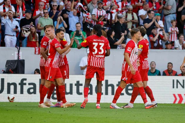 Torjubel SC Freiburg beim 4:0 durch Yannik Engelhardt (SC Freiburg, 16), Freude, Begeisterung, positive Emotionen, Torerfolg , Deutschland, Fussball, 1. Bundesliga, 3.Spieltag, 2026 2027, SC Freiburg vs. Borussia Mönchengladbach, 12.09.2026, Freiburg im Breisgau Europa-Park Stadion Deutschland *** SC Freiburg celebrates Yannik Engelhardt s goal in the 4–0 victory; SC Freiburg, 16; joy, excitement, positive emotions, goal, Germany, soccer, Bundesliga 1, Matchday 3, 2026–2027, SC Freiburg vs. Borussia Mönchengladbach, September 12, 2026, Freiburg im Breisgau, Europa-Park Stadium, Germany Copyright: xGrantxHubbsx