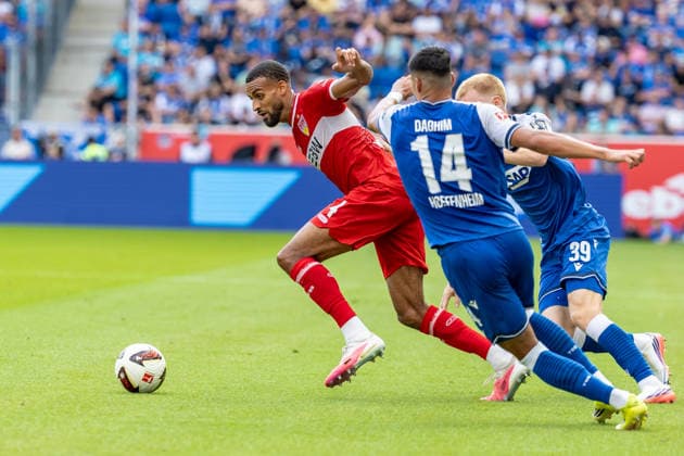 Dynamischer Zweikampf Josha Vagnoman (VfB Stuttgart, 04) gegen Adam Daghim (TSG Hoffenheim, 14) Mats Rots (TSG Hoffenheim, 39), GER, TSG Hoffenheim vs. VfB Stuttgart, Fussball, 1. Bundesliga, 03. Spieltag, Spielzeit 2026 2027, 12.09.2026, DFL DFB REGULATIONS PROHIBIT ANY USE OF PHOTOGRAPHS AS IMAGE SEQUENCES AND OR QUASI-VIDEO, GER, TSG Hoffenheim vs. VfB Stuttgart, Fussball, 1. Bundesliga, 03. Spieltag, Spielzeit 2026 2027, 12.09.2026 Sinsheim *** Dynamic tackle: Josha Vagnoman (VfB Stuttgart, 04) vs. Adam Daghim (TSG Hoffenheim, 14) and Mats Rots (TSG Hoffenheim, 39), GER, TSG Hoffenheim vs. VfB Stuttgart, soccer, Bundesliga 1, Matchday 03, 2026–2027 season, September 12, 2026, DFL and DFB regulations prohibit any use of photographs as image sequences and or quasi-video, GER, TSG Hoffenheim vs. VfB Stuttgart, soccer, Bundesliga 1, Matchday 3, 2026–2027 Season, September 12, 2026, Sinsheim Copyright: xEibner-Pressefoto JanixPlessx EP_JPL