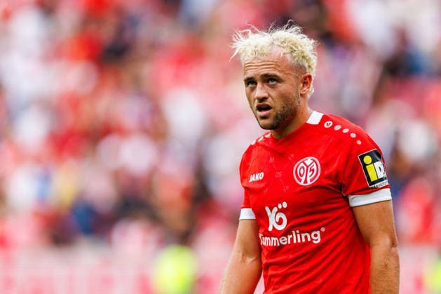 MAINZ, GERMANY - SEPTEMBER 12: Benedict Hollerbach (1. FSV Mainz 05, 17) and teammates look dejected following the team s defeat during the Bundesliga match between 1. FSV Mainz 05 vs. Eintracht Frankfurt at MEWA Arena on matchday 3 of the 1. Bundesliga on September 12, 2026 in Mainz, Germany. DFL REGULATIONS PROHIBIT ANY USE OF PHOTOGRAPHS AS IMAGE SEQUENCES AND OR QUASI-VIDEO. Rhineland-Palatinate Germany Copyright: xStephanxHahnex