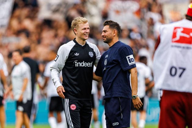 MAINZ, GERMANY - SEPTEMBER 12:Jonathan Burkardt (Eintracht Frankfurt, 9) and teammates celebrate after the team s victory in the Bundesliga match between 1. FSV Mainz 05 vs. Eintracht Frankfurt at MEWA Arena on matchday 3 of the 1. Bundesliga on September 12, 2026 in Mainz, Germany. DFL REGULATIONS PROHIBIT ANY USE OF PHOTOGRAPHS AS IMAGE SEQUENCES AND OR QUASI-VIDEO. Rhineland-Palatinate Germany Copyright: xStephanxHahnex
