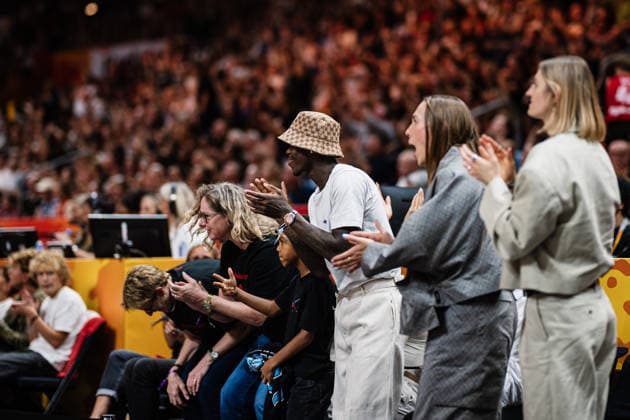 2026 FIBA Women’s Basketball World Cup: France vs. Germany, September 12, 2026; Dennis Schröder dribbles a basketball, 2026 FIBA Women’s Basketball World Cup, Final Phase, Semifinal: France vs. Germany on September 12, 2026, at the Uber Arena, Berlin Copyright: xBEAUTIFULxSPORTS Tonhäuserx