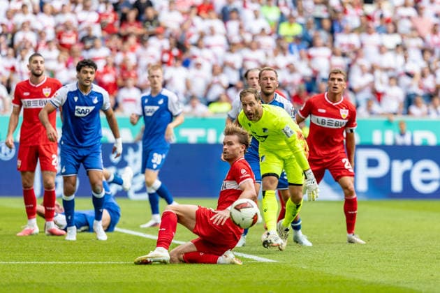 Grosse Torchance Maximilian Mittelstaedt (VfB Stuttgart, 07) rutscht am Ball vorbei Oliver Baumann (TSG Hoffenheim, 01) schaut hinterher, GER, TSG Hoffenheim vs. VfB Stuttgart, Fussball, 1. Bundesliga, 03. Spieltag, Spielzeit 2026 2027, 12.09.2026, DFL DFB REGULATIONS PROHIBIT ANY USE OF PHOTOGRAPHS AS IMAGE SEQUENCES AND OR QUASI-VIDEO, GER, TSG Hoffenheim vs. VfB Stuttgart, Fussball, 1. Bundesliga, 03. Spieltag, Spielzeit 2026 2027, 12.09.2026 Sinsheim *** Great scoring chance for Maximilian Mittelstaedt of VfB Stuttgart; No. 07 slips past the ball; Oliver Baumann of TSG Hoffenheim (No. 01) looks on; GER; TSG Hoffenheim vs. VfB Stuttgart; Soccer; Bundesliga 1; Matchday 03, 2026–2027 season, September 12, 2026, DFL and DFB regulations prohibit any use of photographs as image sequences and or quasi-video, GER, TSG Hoffenheim vs. VfB Stuttgart, Soccer, Bundesliga 1, Matchday 3, 2026–2027 Season, September 12, 2026, Sinsheim Copyright: xEibner-Pressefoto JanixPlessx EP_JPL