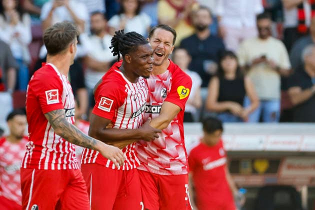 Christian Günter, Gunter (SC Freiburg, 30) und Cyriaque Irie (SC Freiburg, 22) nach dem Spiel , Deutschland, Fussball, 1. Bundesliga, 3.Spieltag, 2026 2027, SC Freiburg vs. Borussia Mönchengladbach, 12.09.2026, Freiburg im Breisgau Europa-Park Stadion Deutschland *** Christian Günter, SC Freiburg, 30, and Cyriaque Irie, SC Freiburg, 22, after the game; Germany, soccer, Bundesliga 1, Matchday 3, 2026–2027, SC Freiburg vs. Borussia Mönchengladbach, September 12, 2026, Freiburg im Breisgau, Europa-Park Stadium, Germany Copyright: xGrantxHubbsx