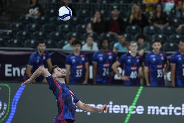 Turkiye v France - CEV EuroVolley 2026 Men CLUJ-NAPOCA, ROMANIA - SEPTEMBER 12: Mathis Henno (15) of France in action during the CEV EuroVolley 2026 match between Turkiye and France at the BTarena in Cluj-Napoca, Romania, on September 12, 2026. Osmancan Gurdogan Anadolu Cluj-Napoca Romania. Editorial use only. Please get in touch for any other usage.  Copyright: x2026xAnadoluxOsmancanxGurdoganx