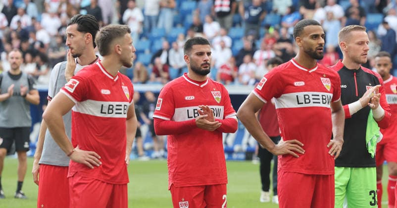 Sinsheim , Fußball Bundesliga TSG 1899 Hoffenheim vs. VfB Stuttgart , Enttäuschung VfB , von liks: Ermedin Demirovic Deniz Undav Josha Vagnoman *** Sinsheim, Bundesliga Soccer: TSG 1899 Hoffenheim vs. VfB Stuttgart, Disappointment for VfB, by Liks, Ermedin Demirovic, Deniz Undav, Josha Vagnoman