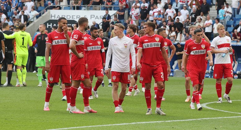 Sinsheim , Fußball Bundesliga TSG 1899 Hoffenheim vs. VfB Stuttgart , Enttäuschung VfB *** Sinsheim, Bundesliga Soccer: TSG 1899 Hoffenheim vs. VfB Stuttgart, Disappointment for VfB