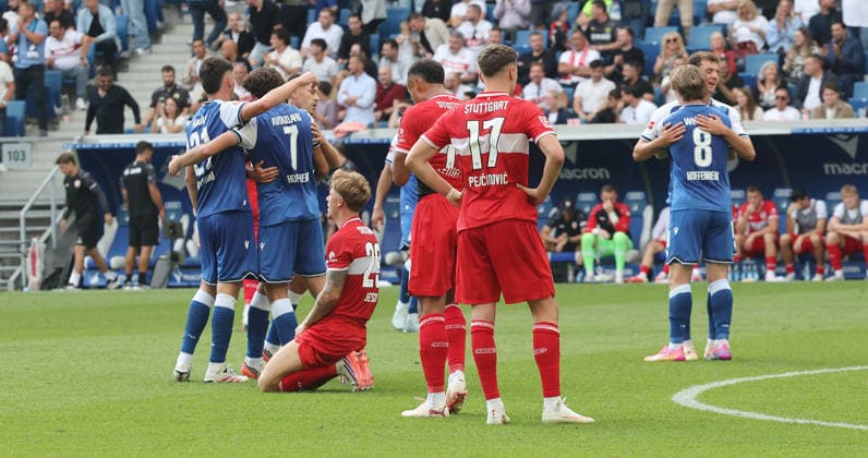 Sinsheim , Fußball Bundesliga TSG 1899 Hoffenheim vs. VfB Stuttgart , Enttäuschung VfB *** Sinsheim, Bundesliga Soccer: TSG 1899 Hoffenheim vs. VfB Stuttgart, Disappointment for VfB