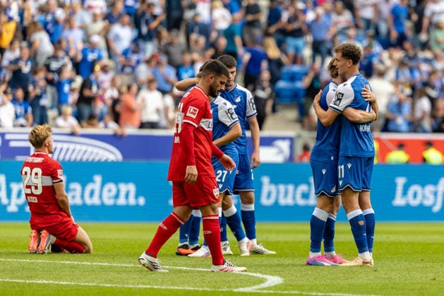 Emotionen Trauer bei Finn Jeltsch (VfB Stuttgart, 29) Deniz Undav (VfB Stuttgart, 26) gesenkter Kopf Patrick Wimmer (TSG Hoffenheim, 08) Fisnik Asllani (TSG Hoffenheim, 11) umarmen sich, GER, TSG Hoffenheim vs. VfB Stuttgart, Fussball, 1. Bundesliga, 03. Spieltag, Spielzeit 2026 2027, 12.09.2026, DFL DFB REGULATIONS PROHIBIT ANY USE OF PHOTOGRAPHS AS IMAGE SEQUENCES AND OR QUASI-VIDEO, GER, TSG Hoffenheim vs. VfB Stuttgart, Fussball, 1. Bundesliga, 03. Spieltag, Spielzeit 2026 2027, 12.09.2026 Sinsheim *** Emotions: Grief for Finn Jeltsch (VfB Stuttgart), 29; Deniz Undav (VfB Stuttgart), 26; Patrick Wimmer (TSG Hoffenheim) with his head bowed, 08 Fisnik Asllani (TSG Hoffenheim), 11 embracing, GER, TSG Hoffenheim vs. VfB Stuttgart, soccer, Bundesliga 1, Matchday 3, 2026–2027 season, September 12, 2026, DFL and DFB regulations prohibit any use of photographs as image sequences and or quasi-video, GER, TSG Hoffenheim vs. VfB Stuttgart, soccer, Bundesliga 1, Matchday 3, 2026–2027 Season, September 12, 2026, Sinsheim Copyright: xEibner-Pressefoto JanixPlessx EP_JPL