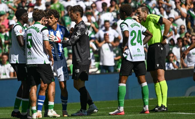 ESP LaLiga EA Sports: Racing Santander vs. Deportivo Alavés. Aitor Manas of Alavés during the LaLiga EA Sports match between Racing Santander and Deportivo Alavés, played at Campos de Sport de El Sardinero Stadium in Cantabria on September 12, 2026, in Spain. Spanish Soccer Copyright: xAgenciaxLOFx