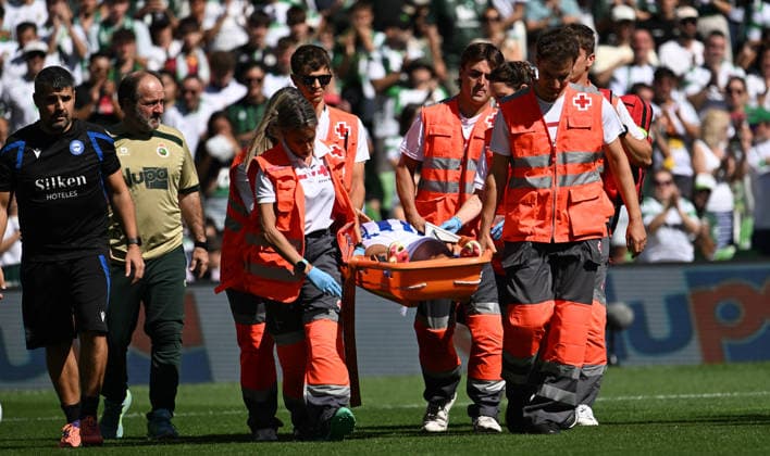 ESP LaLiga EA Sports: Racing Santander vs. Deportivo Alavés. Aitor Manas of Alavés had to be carried off El Sardinero on a stretcher during the LaLiga EA Sports match between Racing Santander and Deportivo Alavés, played at the Campos de Sport de El Sardinero Stadium in Cantabria on September 12, 2026 in Spain Spanish Soccer Copyright: xAgenciaxLOFx