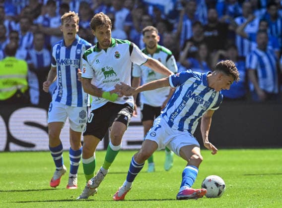 ESP LaLiga EA Sports: Racing Santander vs. Deportivo Alavés. Sergio Canales of Racing Santander and Ángel Hidalgo of Alavés during the LaLiga EA Sports match between Racing Santander and Deportivo Alavés, played at Campos de Sport de El Sardinero Stadium in Cantabria on September 12, 2026, in Spain. Spanish Soccer Copyright: xAgenciaxLOFx