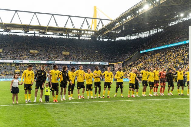 Deutschland: Bundesliga 2026 2027 3. Spieltag, Borussia Dortmund vs. SC Paderborn 07 , Samstag, 12.09.2026 Signal Iduna Park, Nordrhein-Westfalen Die Mannschaft jubelt nach Abpfiff vor den Fans *** Germany Bundesliga 2026–2027, Matchday 3: Borussia Dortmund vs. SC Paderborn 07, Saturday, September 12, 2026, Signal Iduna Park, North Rhine-Westphalia. The team celebrates with the fans after the final whistle. Copyright: xCelinaxLeiersx