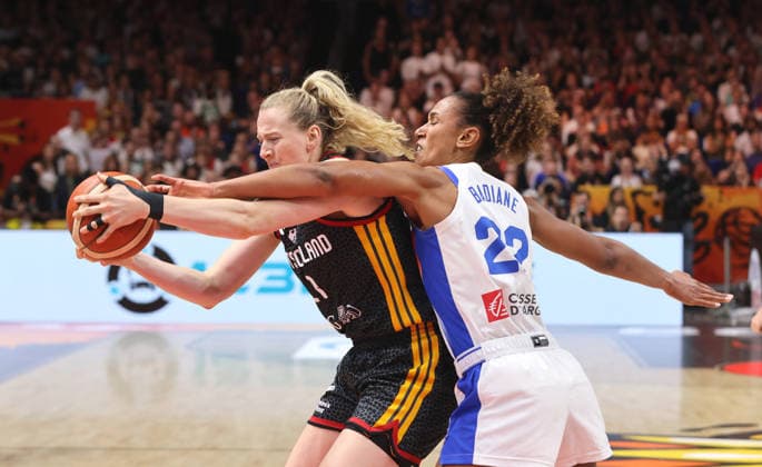 Marie Gülich with the ball, Marieme Badiane, one-on-one, game action, sports, basketball, FIBA World Cup, Women s World Championship, World Cup semifinals, 2026–2027 season, December 9, 2026, France (FRA) vs. DBB Germany (GER)