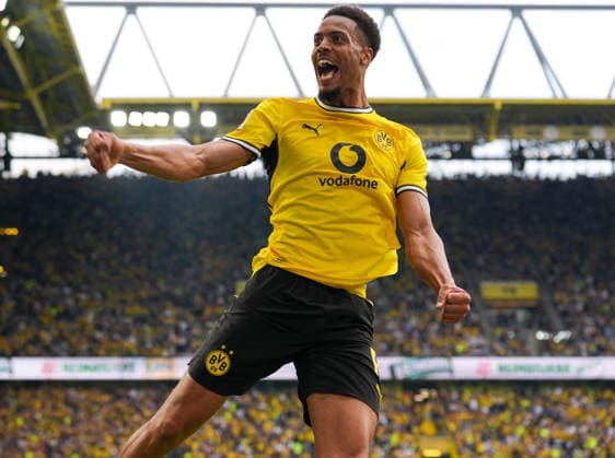 Felix Nmecha (Borussia Dortmund, 8) jubelt mit einem Sprung nach seinem zweiten Tor des Spiels zum 3:0. GER, Borussia Dortmund vs SC Paderborn 07, 1. Bundesliga, 3. Spieltag, Saison 2026-27, Signal Iduna Park, Dortmund, 12.09.2026 DFL REGULATIONS PROHIBIT ANY USE OF PHOTOGRAPHS AS IMAGE SEQUENCES AND OR QUASI-VIDEO GER, Borussia Dortmund vs SC Paderborn 07, 1. Bundesliga, 3. Spieltag, Saison 2026-27, 12.09.2026 Dortmund *** Felix Nmecha of Borussia Dortmund, No. 8, celebrates with a jump after scoring his second goal of the game to make it 3–0 GER, Borussia Dortmund vs. SC Paderborn 07, 1. Bundesliga, Matchday 3, 2026–27 season, Signal Iduna Park, Dortmund, September 12, 2026. DFL regulations prohibit any use of photographs as image sequences and or quasi-video, Borussia Dortmund vs. SC Paderborn 07, Bundesliga 1, Matchday 3, 2026–27 season, September 12, 2026, Dortmund Copyright: xEibner-Pressefoto ScottxColemanx EP_SCN
