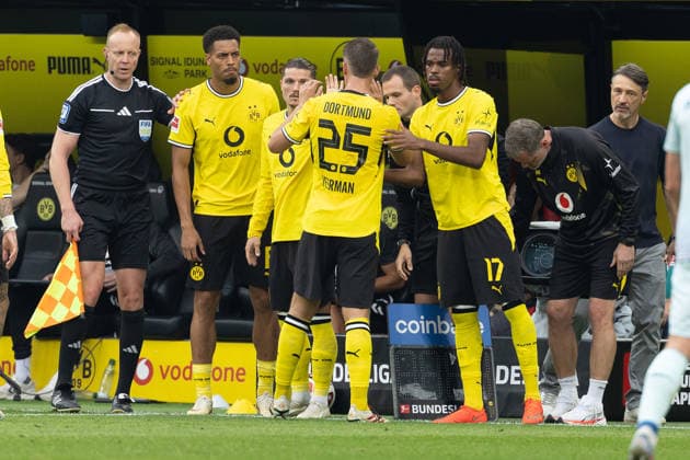 Dortmund, Germany, 12.09.26, Ein und Auswechslung von Felix Nmecha (Borussia Dortmund), Marcel Sabitzer (Borussia Dortmund),Joey Veerman (Borussia Dortmund) und Carney Chukwuemeka (Borussia Dortmund) waehrend des Spiels der 1. Bundesliga zwischen Borussia Dortmund - SC Paderborn 07 im Signal Iduna Park in Dortmund. (Photo by Joachim Bywaletz) DFB DFL REGULATIONS PROHIBIT ANY USE OF PHOTOGRAPHS AS IMAGE SEQUENCES AND OR QUASI-VIDEO. *** Dortmund, Germany, September 26, 2026: Substitutions involving Felix Nmecha (Borussia Dortmund) and Marcel Sabitzer (Borussia Dortmund),Joey Veerman of Borussia Dortmund, and Carney Chukwuemeka of Borussia Dortmund during the Bundesliga 1 match between Borussia Dortmund and SC Paderborn 07 at Signal Iduna Park in Dortmund. Photo by Joachim Bywaletz. DFB and DFL regulations prohibit any use of photographs as image SEQUENCES AND OR QUASI-VIDEO Copyright: JoachimxBywaletz xJB-Sportfoto