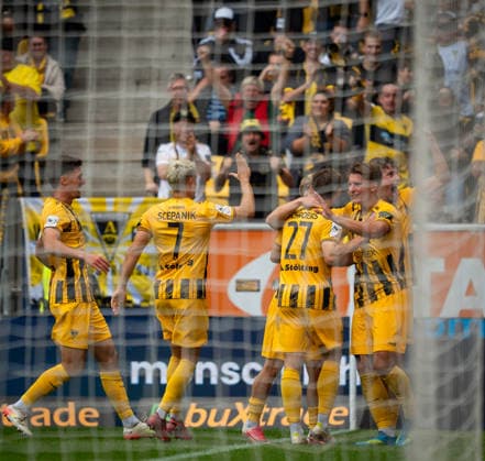 The team celebrates Mika Schroers’ 2–0 goal for Alemannia Aachen, 27 TSV Alemannia Aachen vs. SSV Jahn Regensburg, soccer, 3rd Division, Matchday 5, 2026–2027 season, September 12, 2026 DFB regulations prohibit any use of photographs as image sequences and or quasi-video TSV Alemannia Aachen vs. SSV Jahn Regensburg, soccer, 3rd Division, Matchday 5, 2026–2027 Season, September 12, 2026, Aachen Copyright: xEibner-Pressefoto J.xDerondeaux EP_JDU