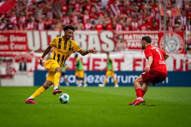Joel da Silva Kiala (Alemannia Aachen), 37, vs. Oscar Schoenfelder (SSV Jahn Regensburg), 07; TSV Alemannia Aachen vs. SSV Jahn Regensburg, soccer, 3rd Division, Matchday 5, 2026–2027 season, September 12, 2026 DFB regulations prohibit any use of photographs as image sequences and or quasi-video TSV Alemannia Aachen vs. SSV Jahn Regensburg, soccer, 3rd Division, Matchday 5, 2026–2027 Season, September 12, 2026, Aachen Copyright: xEibner-Pressefoto J.xDerondeaux EP_JDU