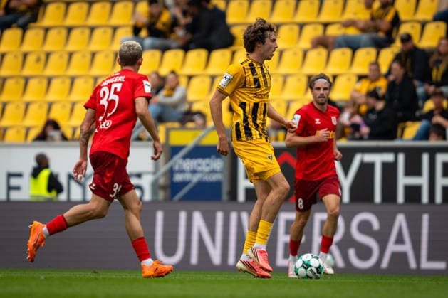 Louis Köster Alemannia Aachen, 08 on the Ball TSV Alemannia Aachen vs. SSV Jahn Regensburg, Soccer, 3rd Division, Matchday 5, 2026–2027 Season, September 12, 2026 DFB regulations prohibit any use of photographs as image sequences and or quasi-video TSV Alemannia Aachen vs. SSV Jahn Regensburg, Soccer, 3rd League, Matchday 5, 2026–2027 Season, September 12, 2026, Aachen Copyright: xEibner-Pressefoto J.xDerondeaux EP_JDU