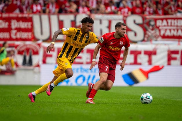 Joel da Silva Kiala (Alemannia Aachen), 37, vs. Oscar Schoenfelder (SSV Jahn Regensburg), 07; TSV Alemannia Aachen vs. SSV Jahn Regensburg, Soccer, 3rd Division, Matchday 5, 2026–2027 Season, September 12, 2026 DFB regulations prohibit any use of photographs as image sequences and or quasi-video TSV Alemannia Aachen vs. SSV Jahn Regensburg, soccer, 3rd League, Matchday 5, 2026–2027 Season, September 12, 2026, Aachen Copyright: xEibner-Pressefoto J.xDerondeaux EP_JDU