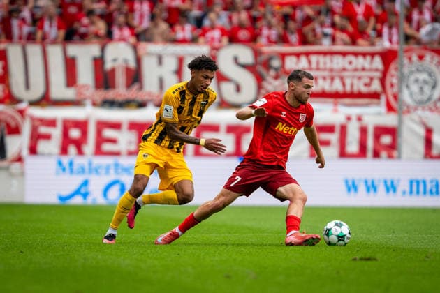Joel da Silva Kiala (Alemannia Aachen), 37, vs. Oscar Schoenfelder (SSV Jahn Regensburg), 07; TSV Alemannia Aachen vs. SSV Jahn Regensburg, Soccer, 3rd Division, Matchday 5, 2026–2027 Season, September 12, 2026 DFB regulations prohibit any use of photographs as image sequences and or quasi-video TSV Alemannia Aachen vs. SSV Jahn Regensburg, soccer, 3rd League, Matchday 5, 2026–2027 Season, September 12, 2026, Aachen Copyright: xEibner-Pressefoto J.xDerondeaux EP_JDU