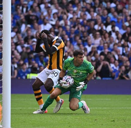 Chelsea v Hull City Premier League Hull City s Mohamed-Ali Cho reacts as Chelsea goal keeper Emiliano Martinez saves his shot during the Premier League match at Stamford Bridge, London 12 09 2026 UK Newspapers OUT Copyright: xDanielxHamburyx FIL-23926-0131