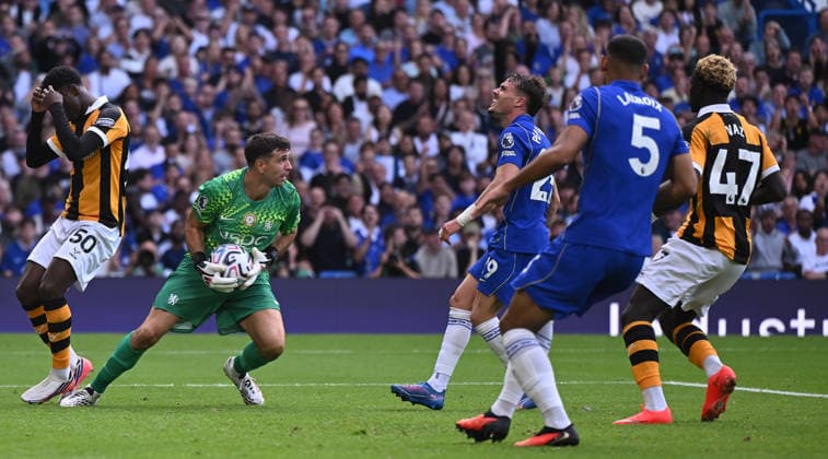 Chelsea v Hull City Premier League Hull City s Mohamed-Ali Cho reacts as Chelsea goal keeper Emiliano Martinez saves his shot during the Premier League match at Stamford Bridge, London 12 09 2026 UK Newspapers OUT Copyright: xDanielxHamburyx FIL-23926-0132